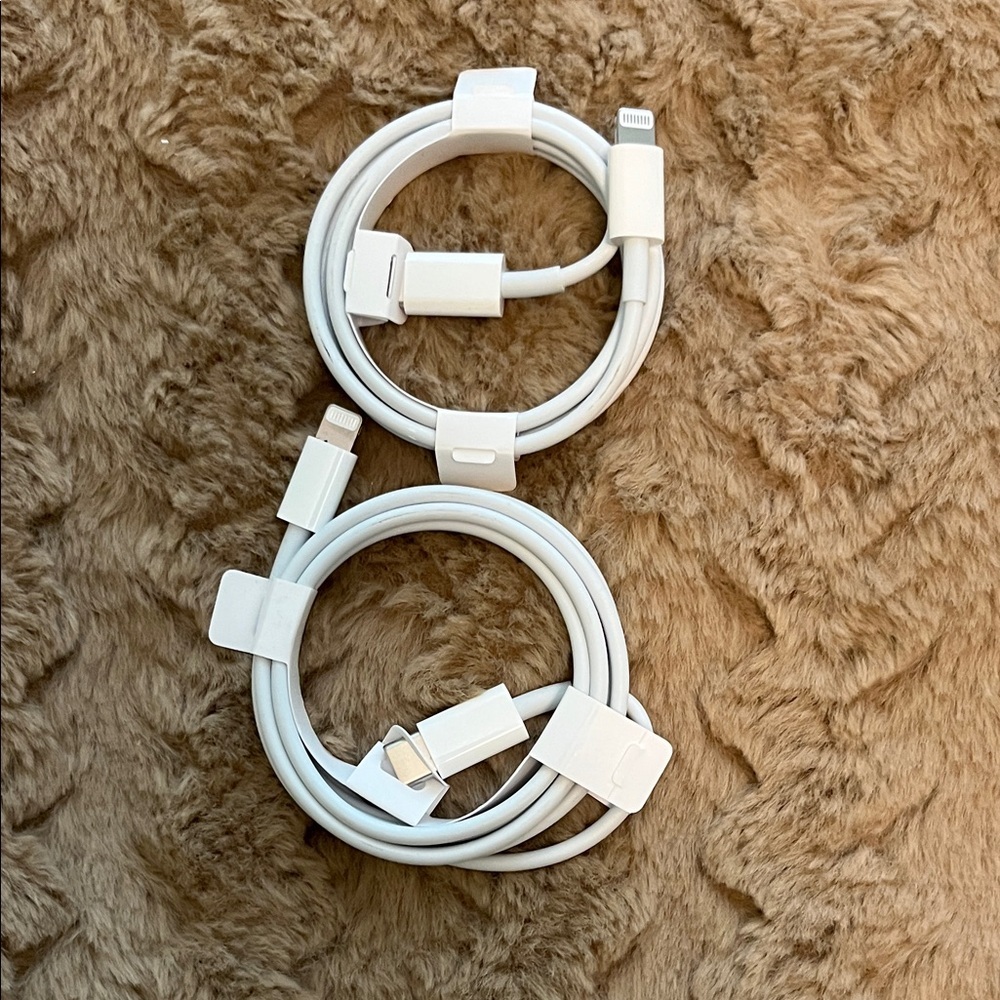 Apple White Lightning Charging Cable - Picture 1 of 1